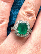 Load image into Gallery viewer, Art Deco Style Emerald and Diamond Ring Set in Platinum