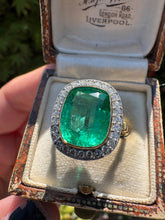 Load image into Gallery viewer, Diamond & Emerald 18ct Gold Ring