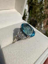 Load image into Gallery viewer, Aquamarine and Diamond Platinum Ring