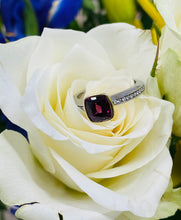 Load image into Gallery viewer, Incredible Garnet and Diamond Ring in 18ct Yellow Gold and White Gold