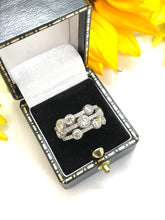 Load image into Gallery viewer, Stunning Diamond Ring Set in Platinum