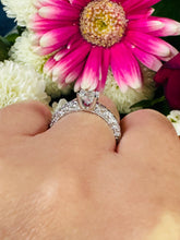 Load image into Gallery viewer, Stunning Diamond Ring!