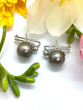 Load image into Gallery viewer, South Sea Cultured Pearls Set in 18ct White Gold