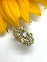 Load image into Gallery viewer, Dazzling Diamond Ring Set in 18ct Yellow Gold