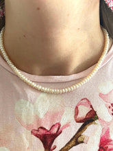 Load image into Gallery viewer, Pearl Necklace