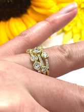 Load image into Gallery viewer, Dazzling Diamond Ring Set in 18ct Yellow Gold