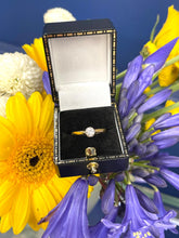 Load image into Gallery viewer, Classic Solitaire Ring