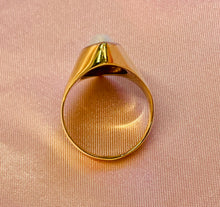 Load image into Gallery viewer, Amazing Marquise Cut Moonstone in 18ct Yellow Gold