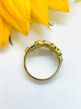 Load image into Gallery viewer, Dazzling Diamond Ring Set in 18ct Yellow Gold