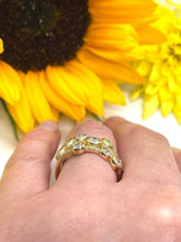 Load image into Gallery viewer, Dazzling Diamond Ring Set in 18ct Yellow Gold