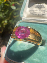 Load image into Gallery viewer, Vintage 1.50ct Pink Sapphire & Yellow Gold Ring