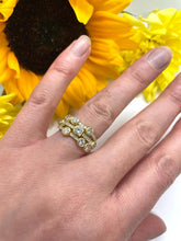 Load image into Gallery viewer, Dazzling Diamond Ring Set in 18ct Yellow Gold