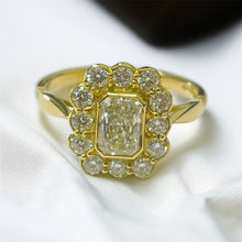 Load image into Gallery viewer, Stunning Radiant Cut Diamond Cluster Ring
