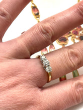 Load image into Gallery viewer, Classic 3 Stone Diamond Ring