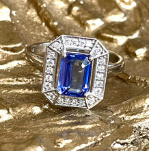 Load image into Gallery viewer, Tanzanite and Diamond Ring Set in Platinum