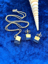 Load image into Gallery viewer, Tiffany & Co Pendant Set in 18ct Yellow Gold