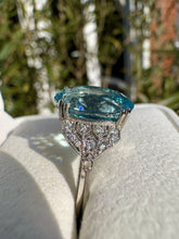 Load image into Gallery viewer, Aquamarine and Diamond Platinum Ring