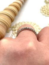 Load image into Gallery viewer, Gorgeous Glittering Ring