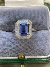 Load image into Gallery viewer, Tanzanite and Diamond Ring Set in Platinum