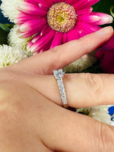 Load image into Gallery viewer, Stunning Diamond Ring!