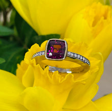 Load image into Gallery viewer, Incredible Garnet and Diamond Ring in 18ct Yellow Gold and White Gold