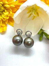 Load image into Gallery viewer, South Sea Cultured Pearls Set in 18ct White Gold