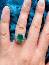 Load image into Gallery viewer, Art Deco Style Emerald and Diamond Ring Set in Platinum