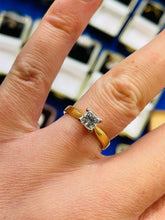 Load image into Gallery viewer, Princess Cut Preloved Ring