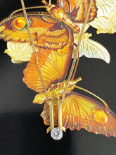 Load image into Gallery viewer, Beautiful Diamond Pendant Set in 18ct Yellow Gold