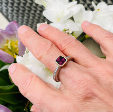 Load image into Gallery viewer, Incredible Garnet and Diamond Ring in 18ct Yellow Gold and White Gold