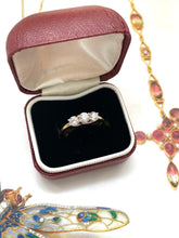 Load image into Gallery viewer, Classic 3 Stone Diamond Ring