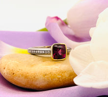 Load image into Gallery viewer, Incredible Garnet and Diamond Ring in 18ct Yellow Gold and White Gold