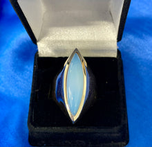 Load image into Gallery viewer, Amazing Marquise Cut Moonstone in 18ct Yellow Gold