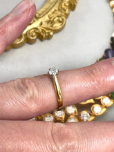 Load image into Gallery viewer, Classic Solitaire Ring