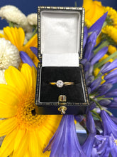 Load image into Gallery viewer, Classic Solitaire Ring