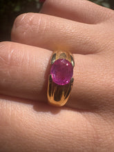 Load image into Gallery viewer, Vintage 1.50ct Pink Sapphire & Yellow Gold Ring