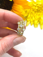 Load image into Gallery viewer, Dazzling Diamond Ring Set in 18ct Yellow Gold