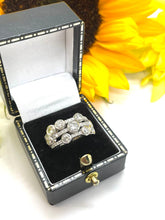 Load image into Gallery viewer, Stunning Diamond Ring Set in Platinum