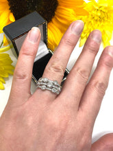 Load image into Gallery viewer, Stunning Diamond Ring Set in Platinum