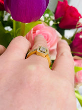 Load image into Gallery viewer, 18ct Yellow Gold Diamond Ring