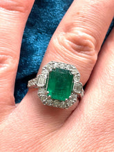 Load image into Gallery viewer, Art Deco Style Emerald and Diamond Ring Set in Platinum