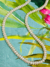 Load image into Gallery viewer, Pearl Necklace