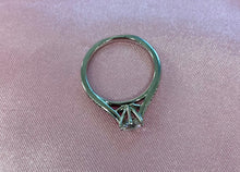 Load image into Gallery viewer, Solitaire Diamond Ring in Platinum