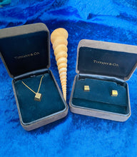 Load image into Gallery viewer, Tiffany & Co Pendant Set in 18ct Yellow Gold