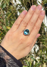 Load image into Gallery viewer, Aquamarine and Diamond Platinum Ring