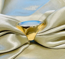 Load image into Gallery viewer, Amazing Marquise Cut Moonstone in 18ct Yellow Gold
