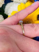 Load image into Gallery viewer, Classic Solitaire Ring