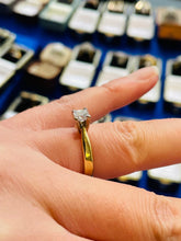Load image into Gallery viewer, Princess Cut Preloved Ring