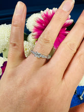 Load image into Gallery viewer, Stunning Diamond Ring!