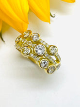 Load image into Gallery viewer, Dazzling Diamond Ring Set in 18ct Yellow Gold